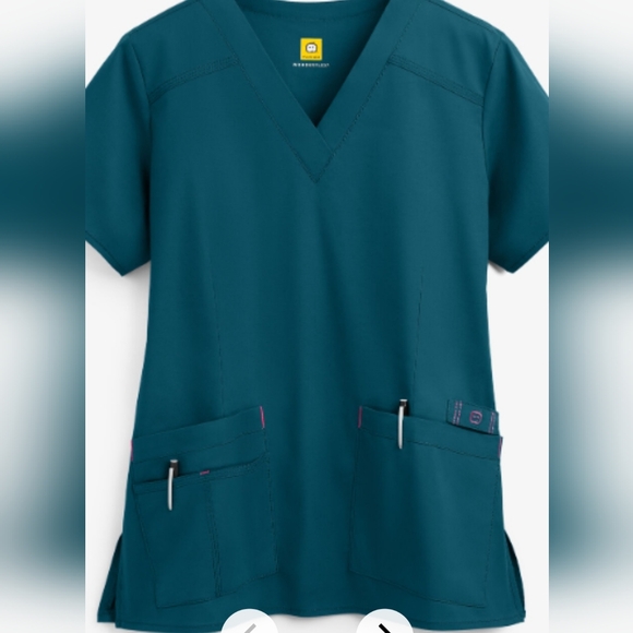 Wonderwink wonderflex scrub top - Picture 3 of 4